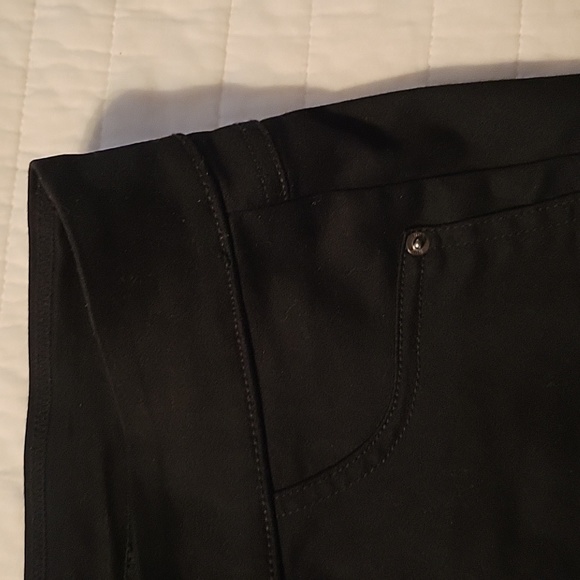 Hue black leggings. - Picture 3 of 5